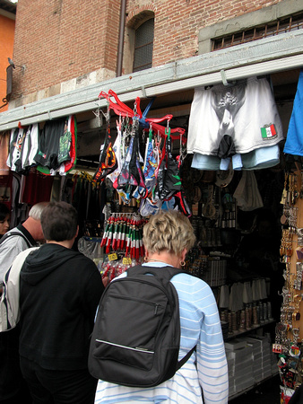 Tourist Shops at La Torre de Pisa