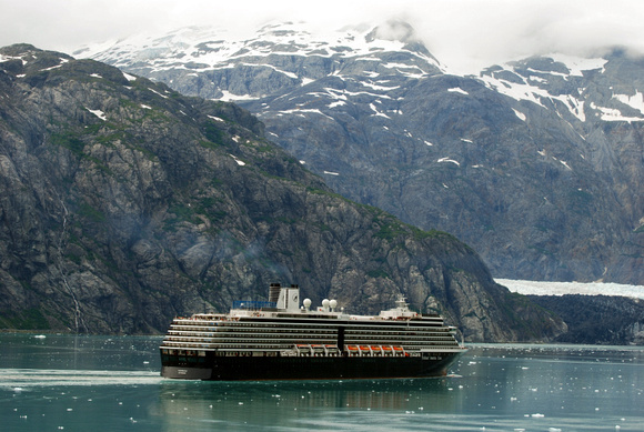 Holland American cruise ship visits a glacier