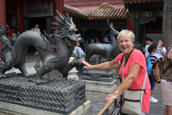 Rub the Dragon for Good Fortune!